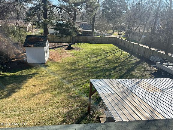 5th image of 122 Pine Park Dr
