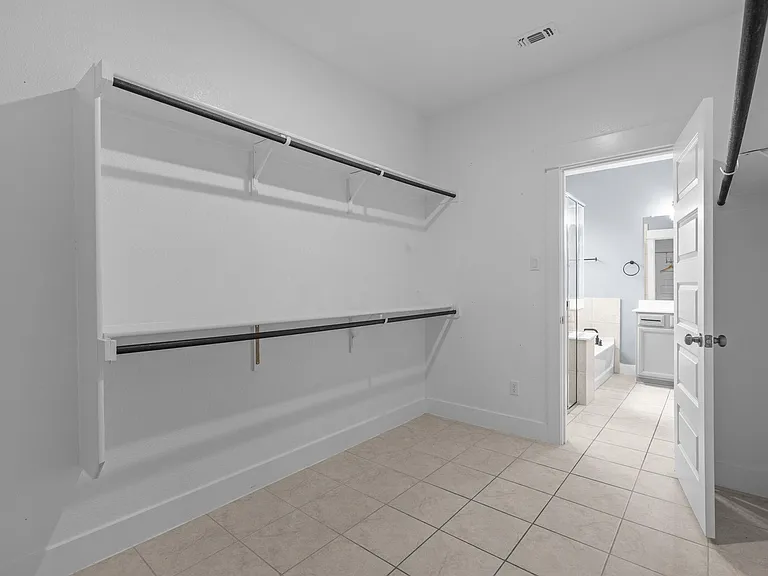 525 Compania Cv — Photo 19