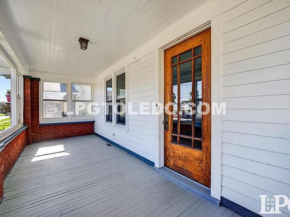 4th image of 256 Decatur St