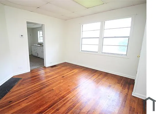 126 Front St — Photo 2