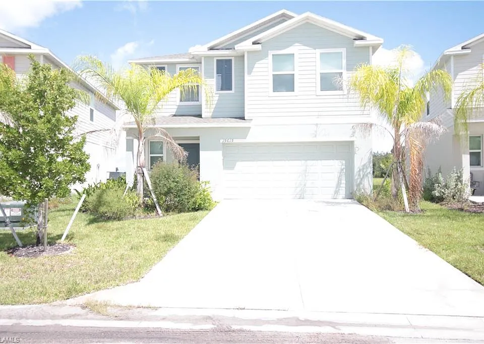 19619 Fairhill Ct