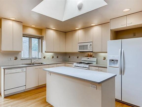 3rd image of 2629 Fontana Dr