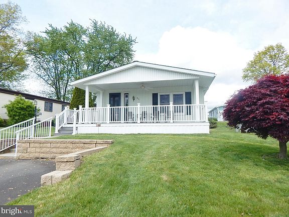 4th image of 211 Fox Chase Ct