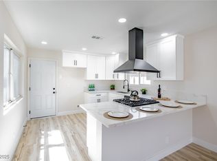 2705 Castlewood Dr, Las Vegas, NV 89102