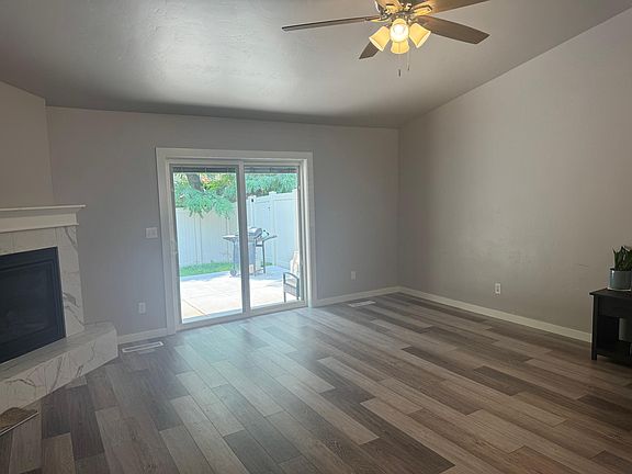 5th image of 9505 W Sussex St