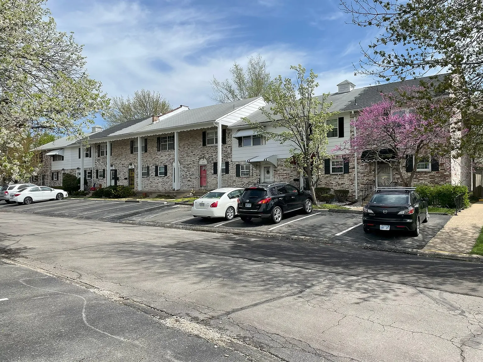 2 bed, 1056 sqft, $1,525 — Photo 1