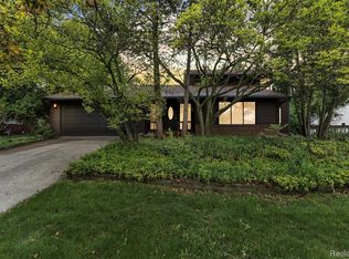 5772 Perrytown Dr, West Bloomfield, MI 48322
