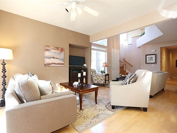 3rd image of 14 Village Square Pl
