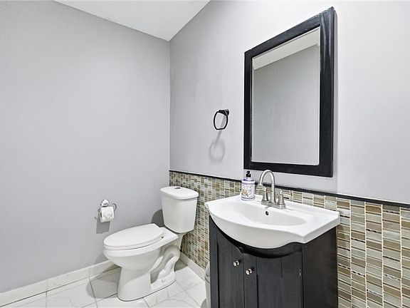4th image of 10162 Locust St #8