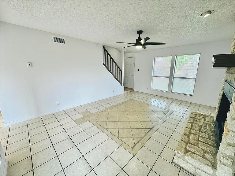 1002 Ridgemont St — Photo 8