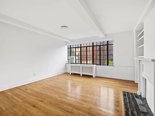 433 West 21st Street image 1 of 21