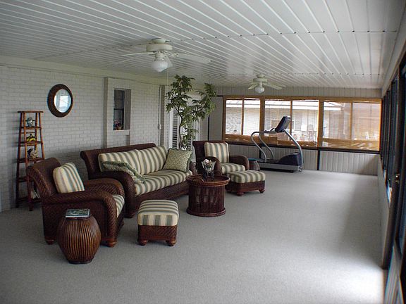 LARGE PARTY AREA