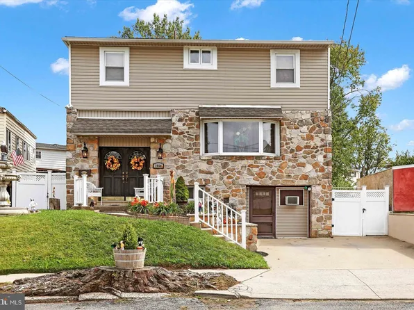 1984 King Arthur Rd, Philadelphia, PA 19116