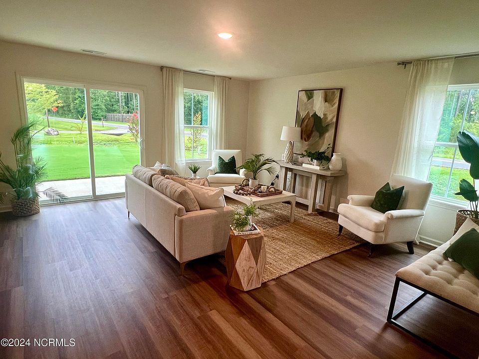 2nd image of 3042 Day Dream Lane NE