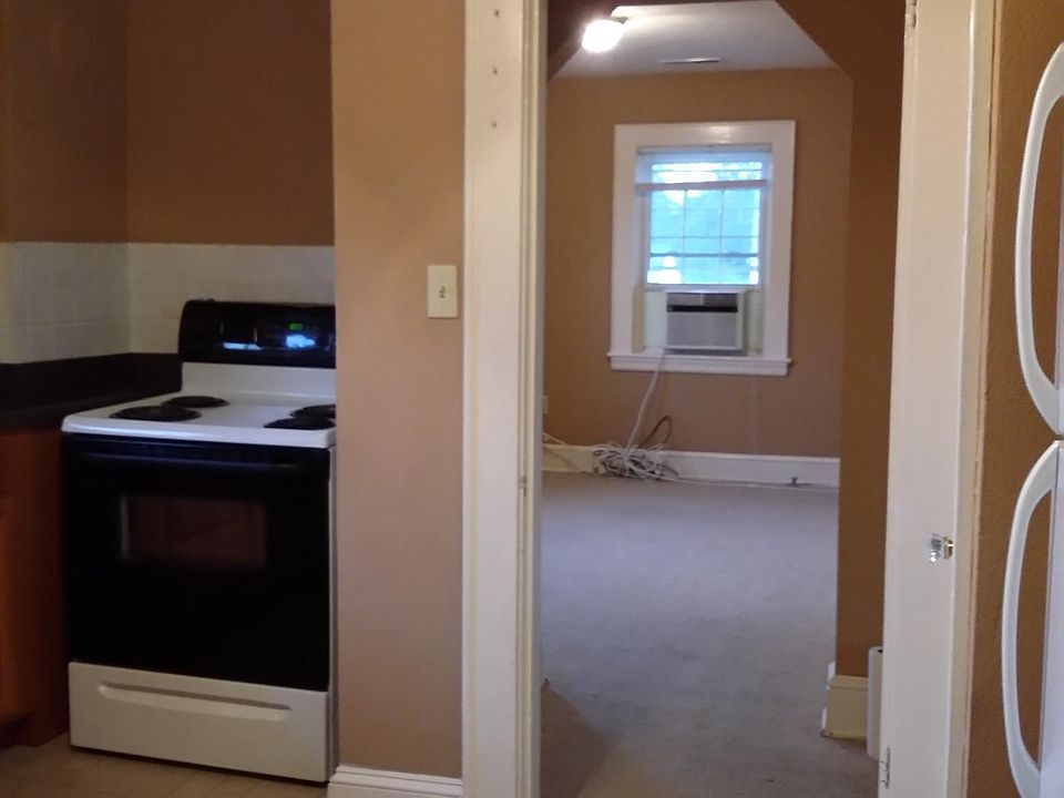 2nd image of 422 Fieldale Rd NE #A