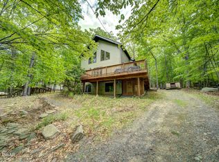 126 Pebble Rock Rd, Lackawaxen, PA 18435