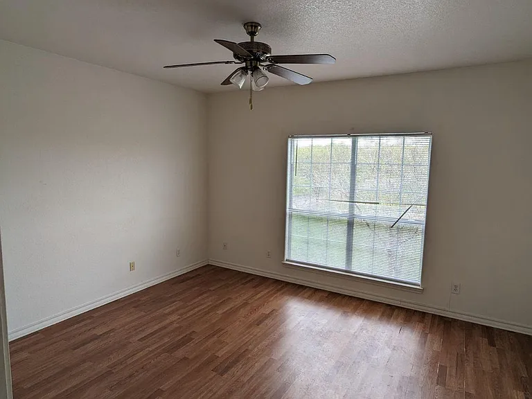 866 Lakeview Dr — Photo 6