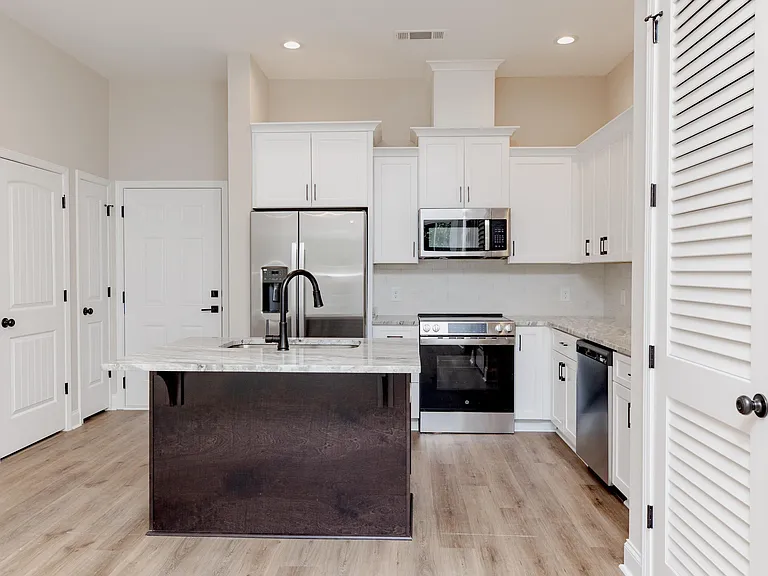 1009 Northside Dr — Photo 19