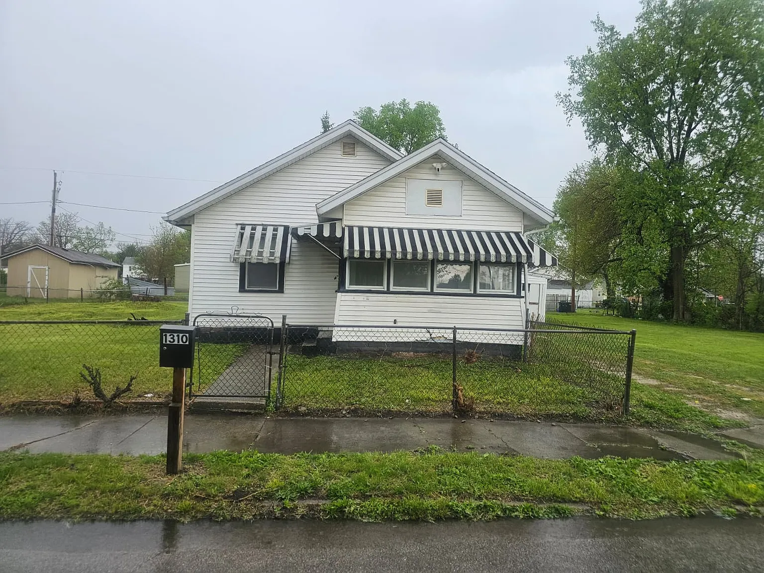 3 bed, 864 sqft, $1,300 — Photo 2