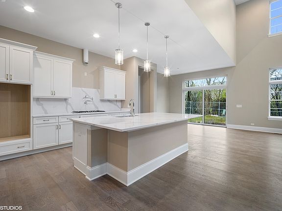 3rd image of 2849 Parkside Cir