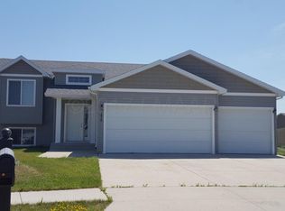 3820 10th St S, Moorhead, MN 56560