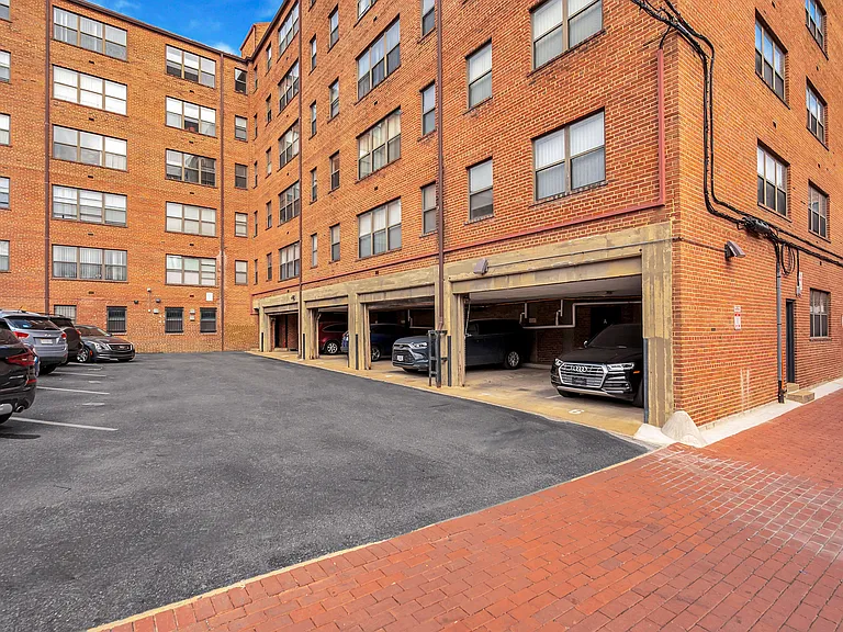 215 C Street Apartments — Photo 22