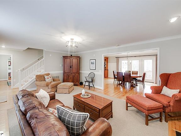 5th image of 602 S Artillery Ct