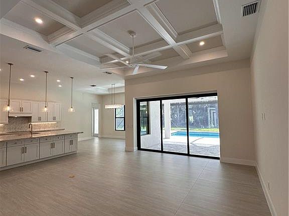 5th image of 382 39th AVE NE