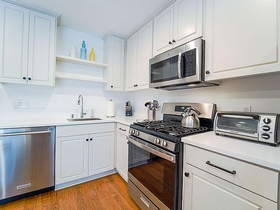 4th image of 135 Montana Ave APT 10