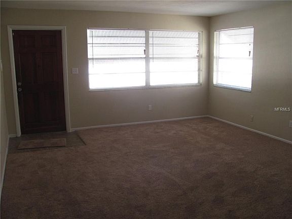 4th image of 123 NE Lincoln Cir N