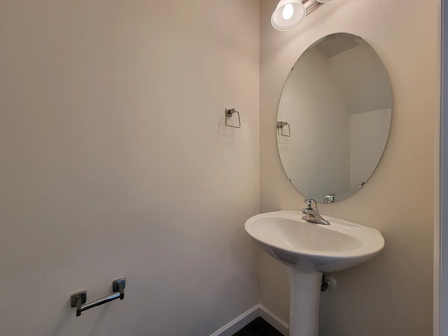 3 bed, 2.5 bath, 1400 sqft, $1,950 — Photo 3