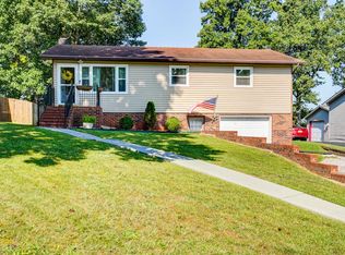153 Village Ln, Gray, TN 37615
