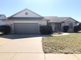 1160 Oakbrook Ave, Chatham, IL 62629
