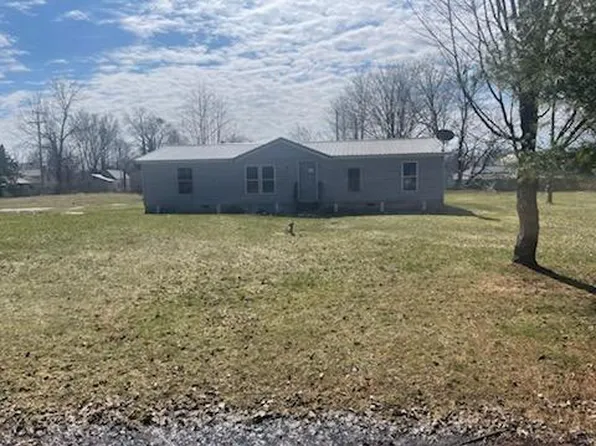 44 E Howard St, Grand Junction, MI 49056