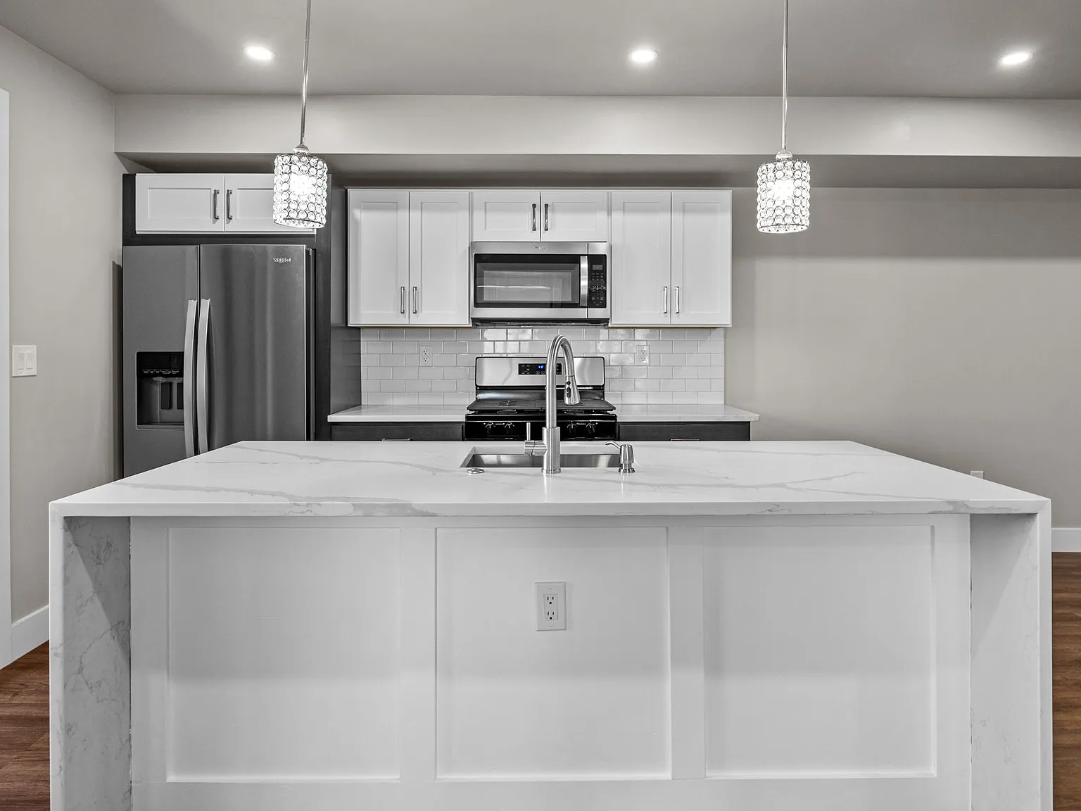 2 bed, 1010 sqft, $1,750 — Photo 3