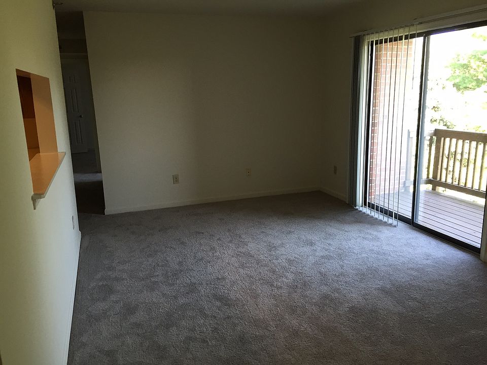 Living Room/Dining Room (Kitchen pass through to the left)