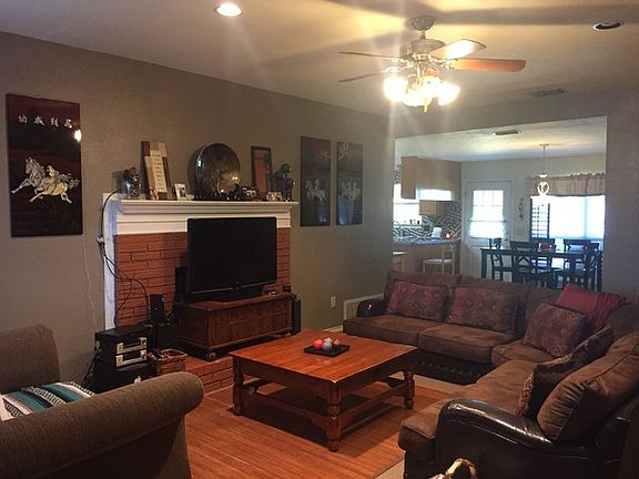 2nd image of 109 W Daugherty Dr