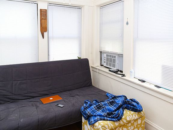 5th image of 3502-08 W Grace St #35022