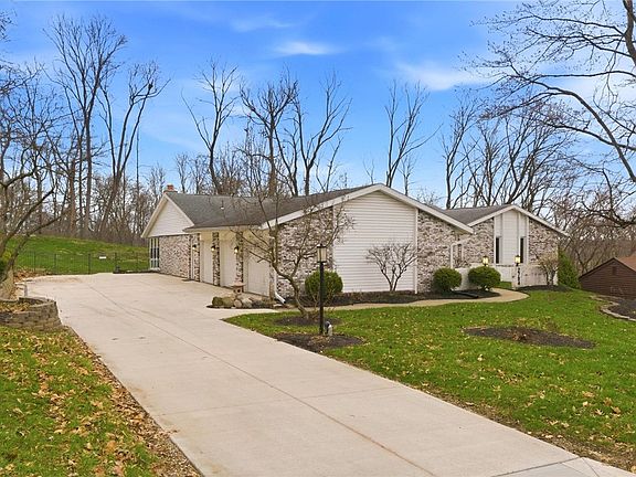 3rd image of 2784 Stauffer Dr