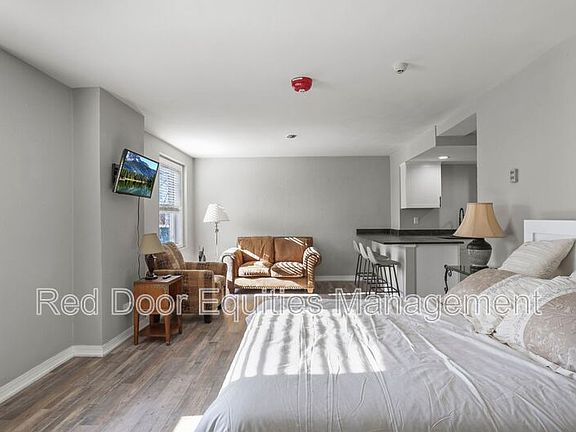 4th image of 123 N Broad St Unit 302