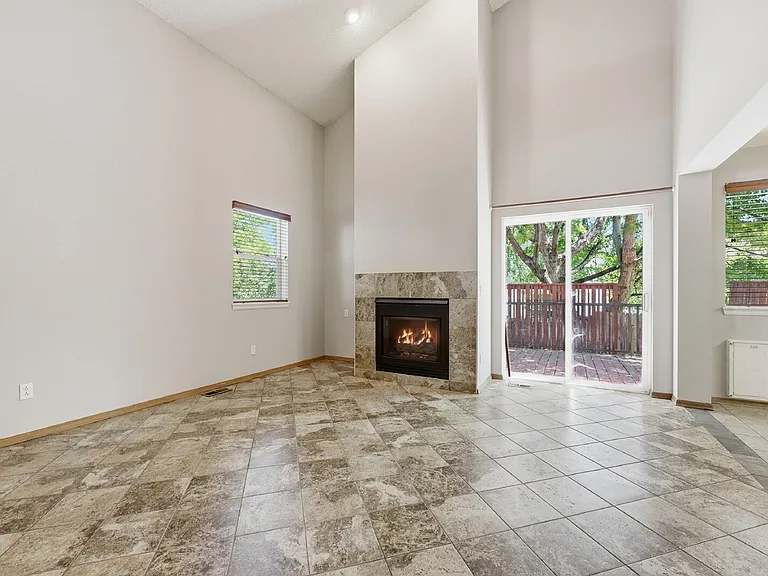 17624 Peyton Dr — Photo 9