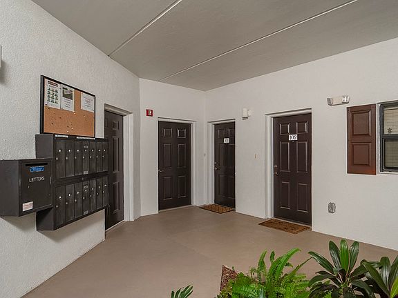 5th image of 117 Laurel Wood Way Unit 101