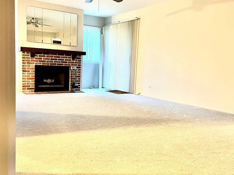 601 Hanover Ct #Z1 — Photo 2