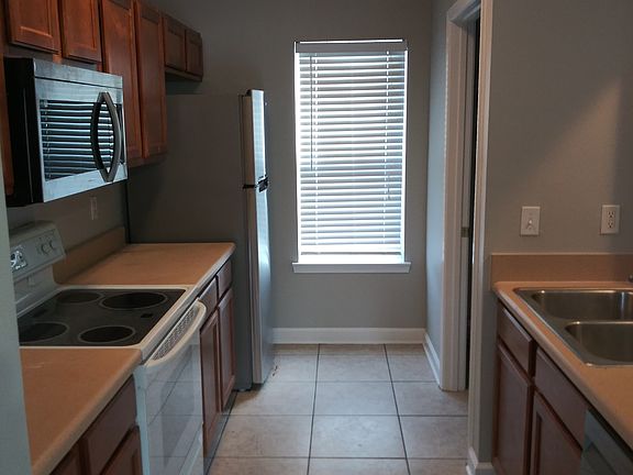 2nd image of 728 Palm Blvd N #1
