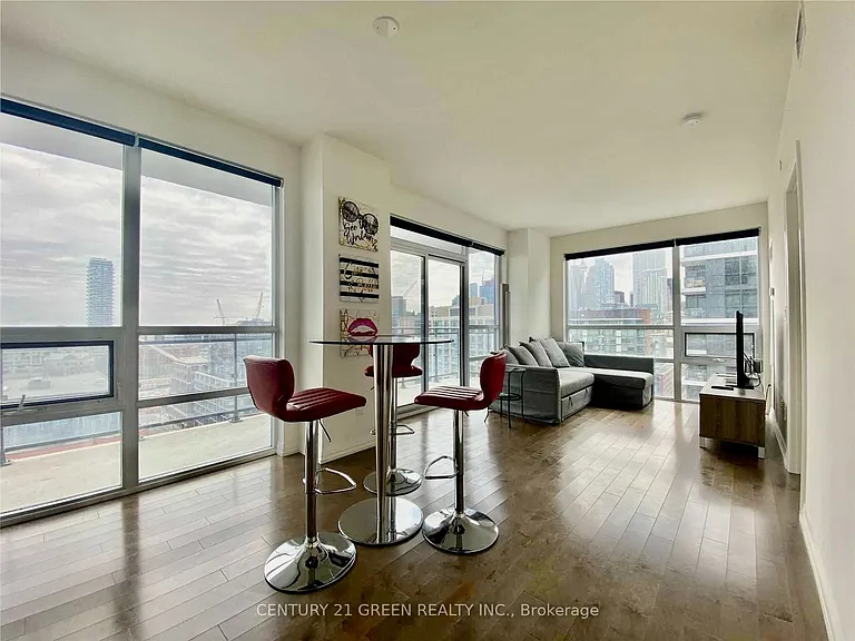 460 Adelaide St E #1815 — Photo 3