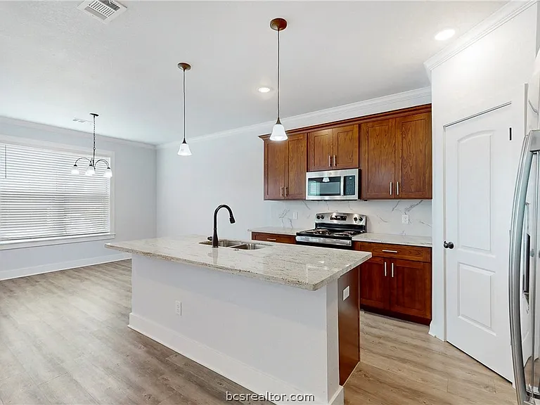 2109 Jax Dr — Photo 4