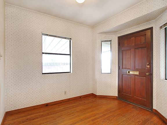 5th image of 6522 Babcock Ave