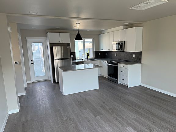 Kitchen/dining/living
