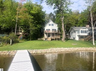 5527 Lakeview Dr, Interlochen, MI 49643