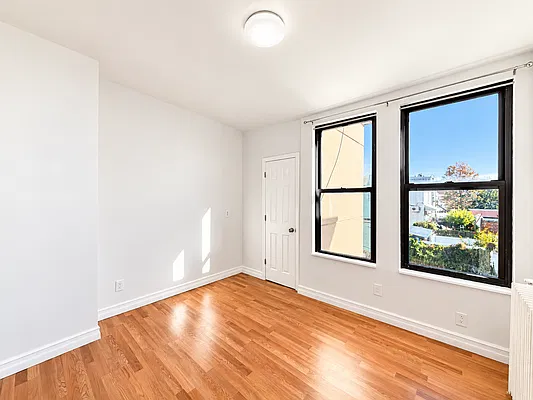 Bedroom, photo 8